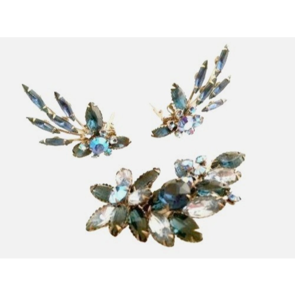 Vintage Jewelry Set Blue Crystals Brooch Pin Clip on Earrings